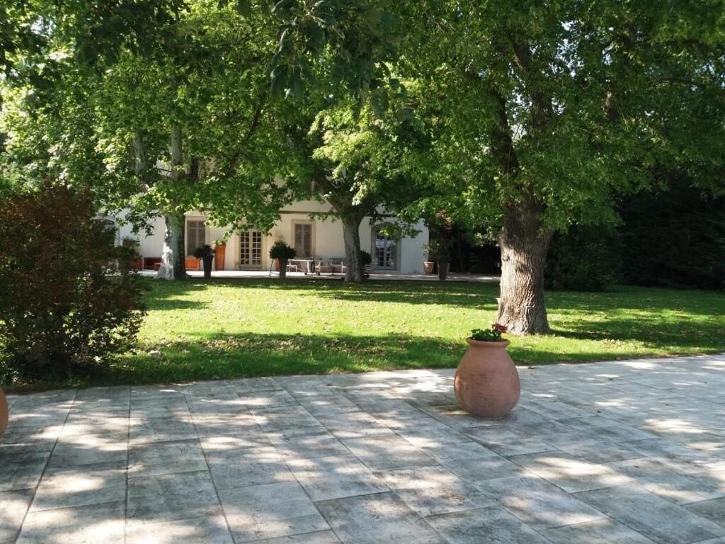 Mas Des Becasses, En Provence - 22 Personnes Villa Арл Екстериор снимка