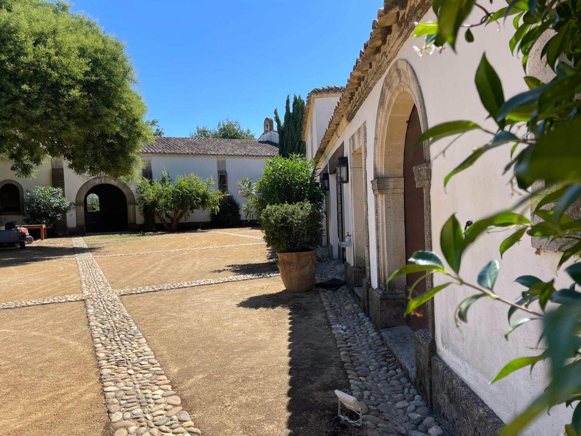 Mas Des Becasses, En Provence - 22 Personnes Villa Арл Екстериор снимка