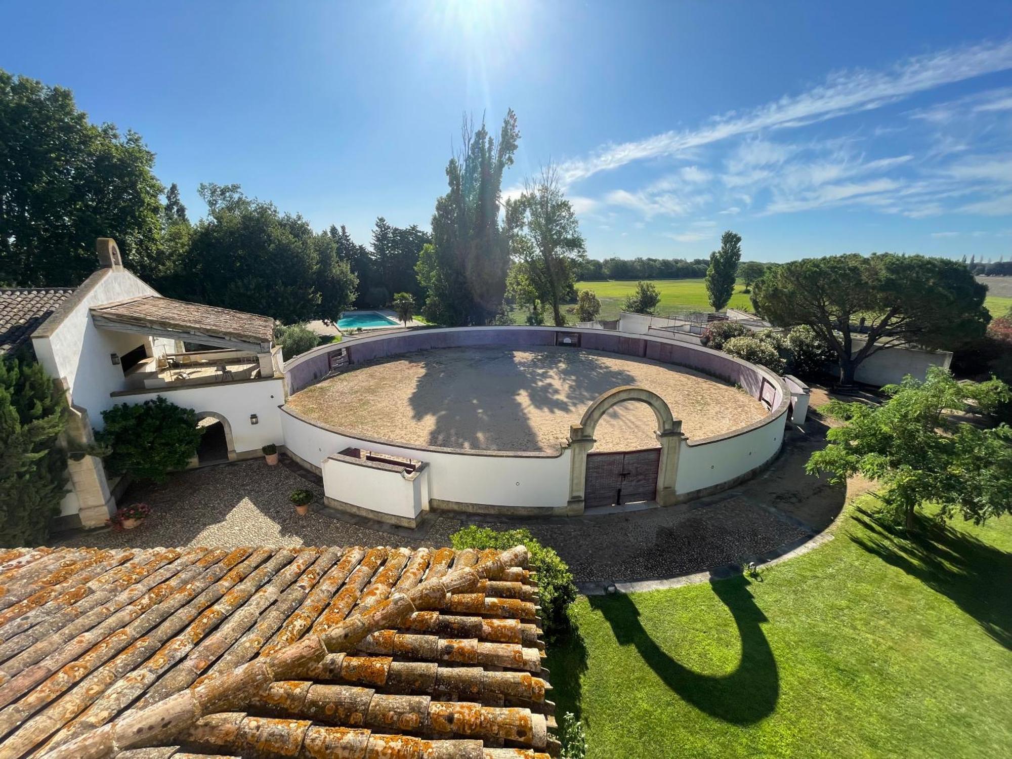 Mas Des Becasses, En Provence - 22 Personnes Villa Арл Екстериор снимка